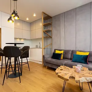https://apartments-city-center-grzybowska-by-renters-prestige.warsawhotelspoland.com